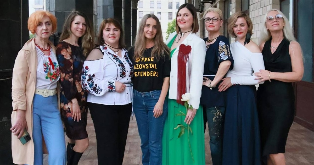 У Києві встановили рекорд читання поезії. Серед учасниць — поетки з Маріуполя і Біловодська