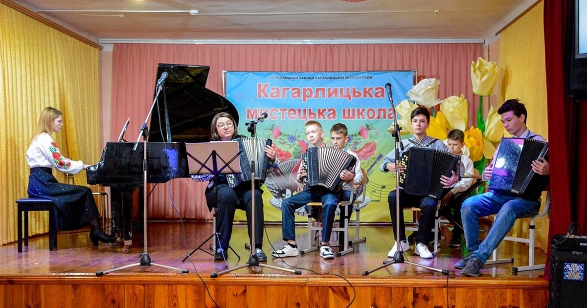 Коли з мелодії та кольорів народжується диво: концерт і виставка у Кагарлицькій мистецькій школі