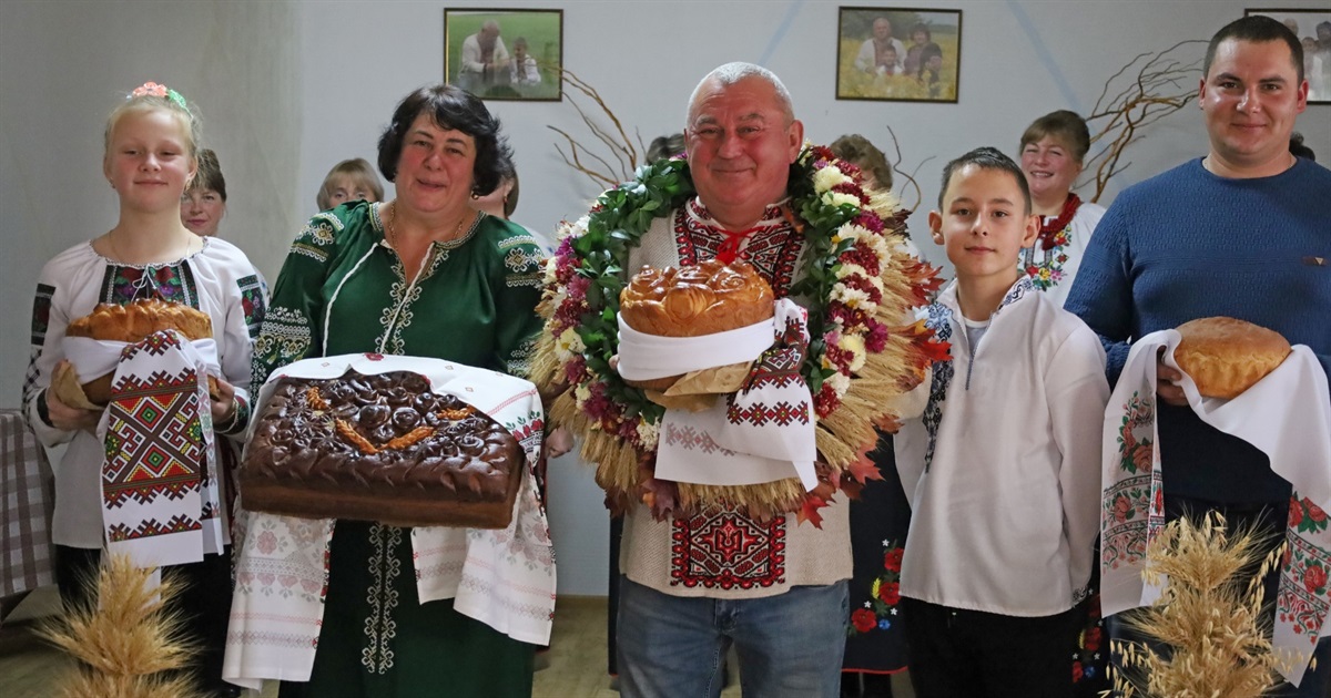 Обжинки у селі Мовчани Жмеринського району: з вдячністю Богу і ЗСУ за урожай