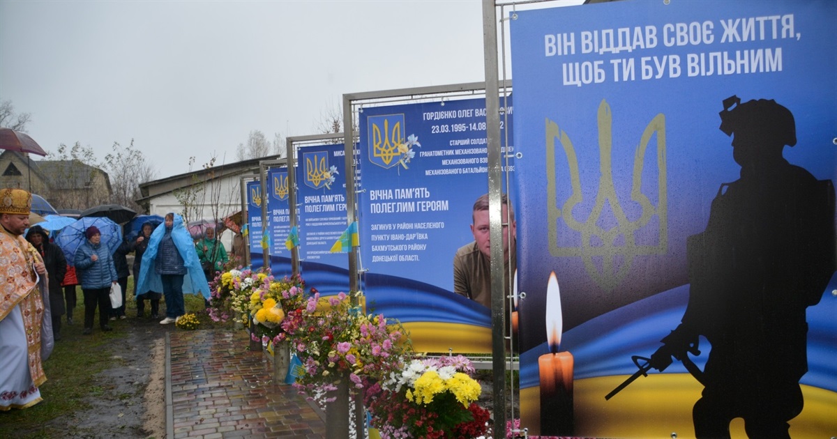 У Пристромах відкрили Алею Героїв за кошти меценатів та громадськості