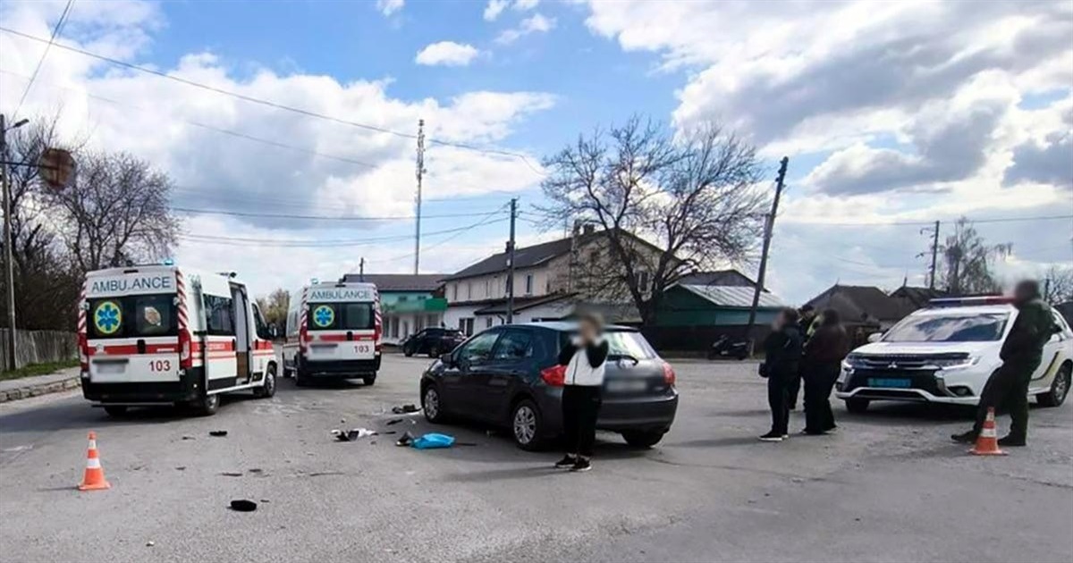 На Звягельщині зіткнулися автівка з мотоциклом – травмовані водій та пасажирка двоколісника