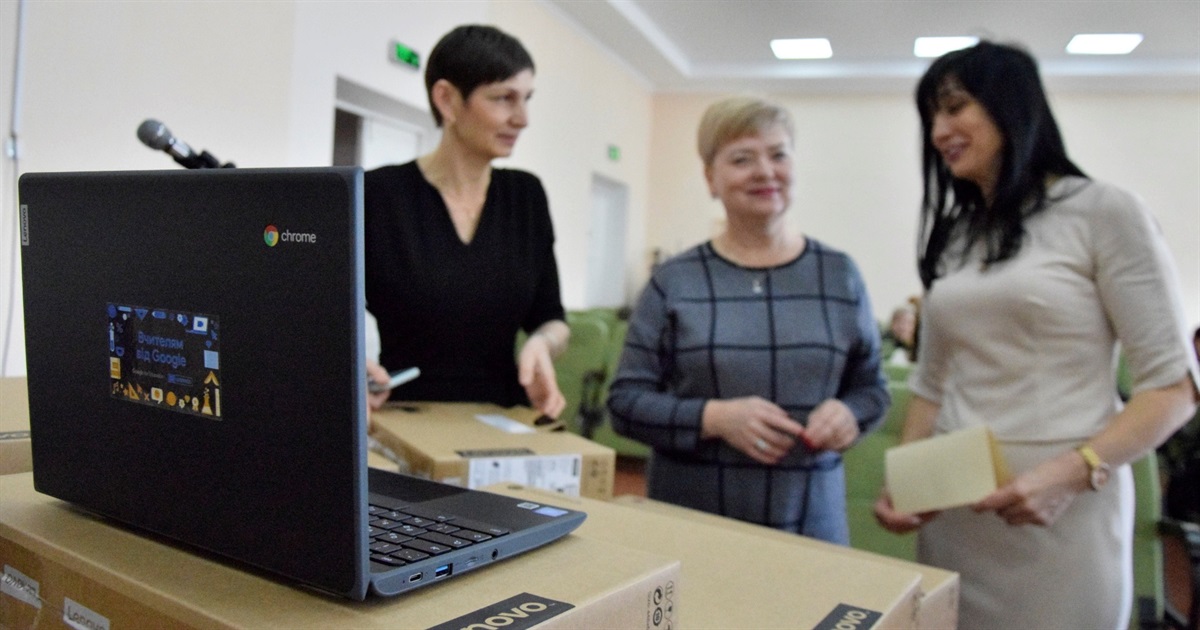 У Жмеринці для освітніх закладів презентували 150 новеньких хромбуків: візит Ірини Борзової