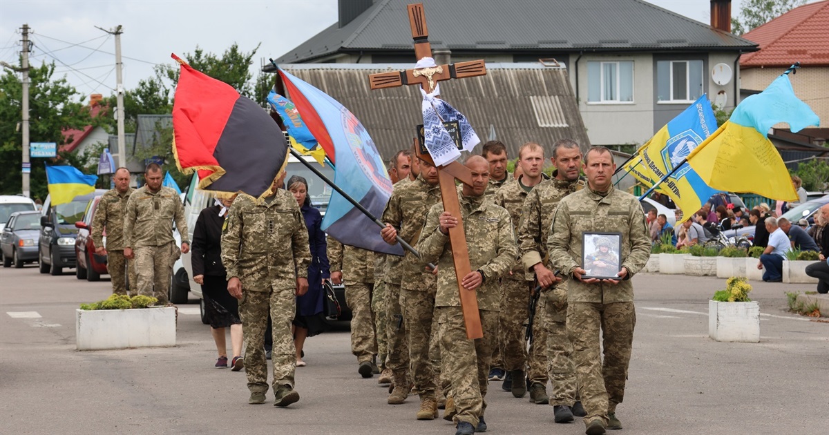 Втрата громади: у Каноничах на День Конституції похоронили воїна-земляка. Йому лише 24