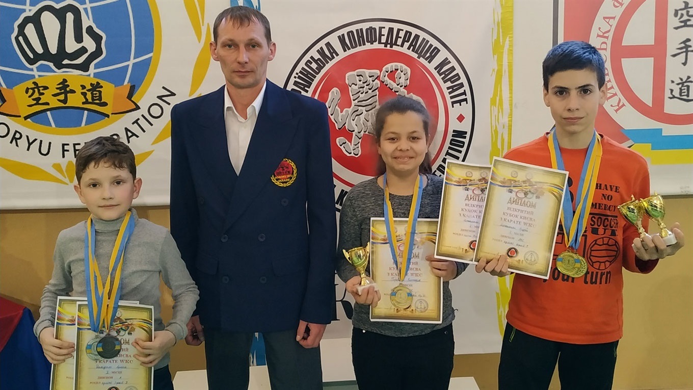 П’ять нагород на трьох: юні каратисти з Конотопа змагались на відкритому кубку Києва