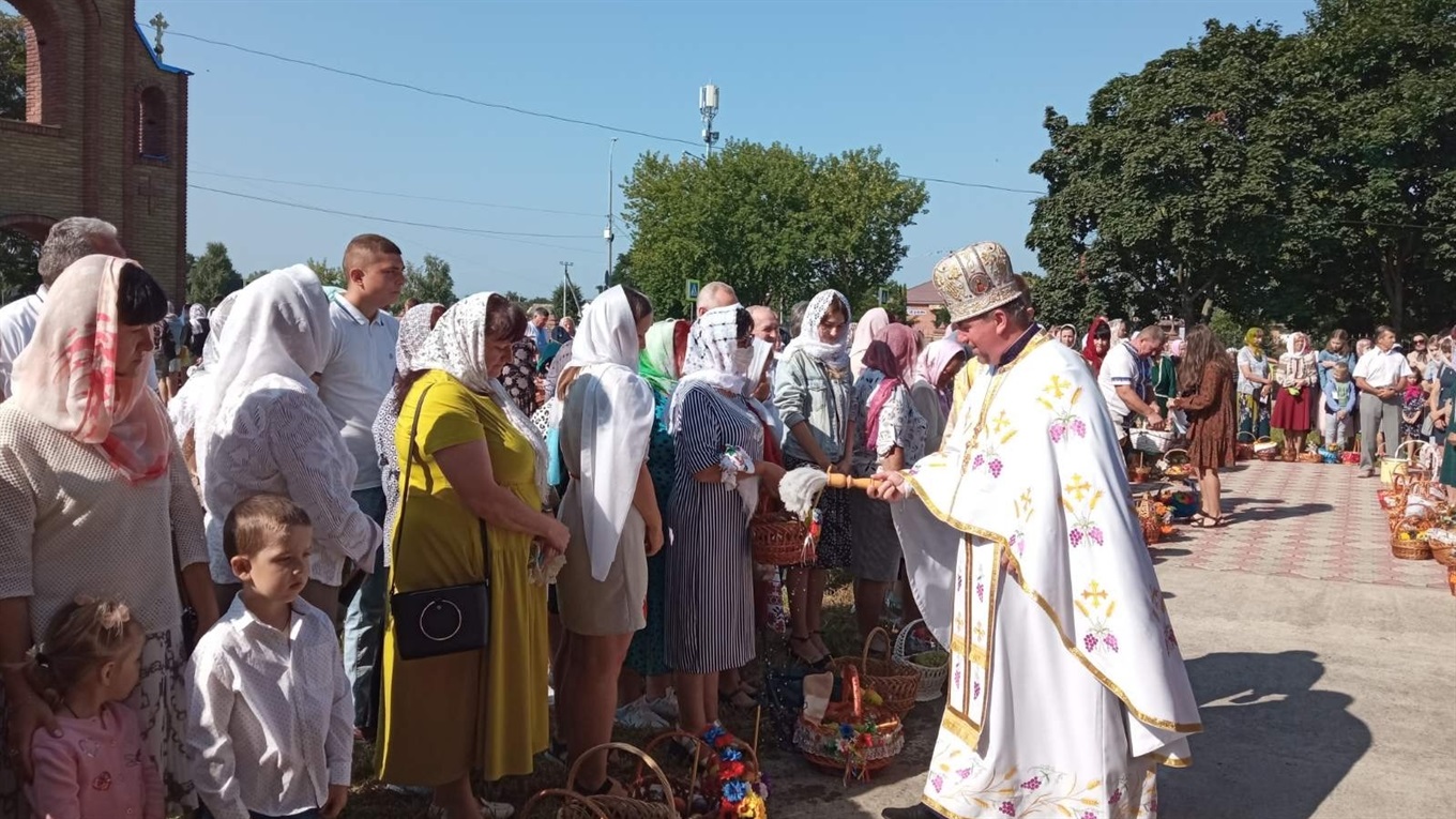 Православні християни відзначають Яблучний Спас. Історія свята, традиції, заборони та повір'я