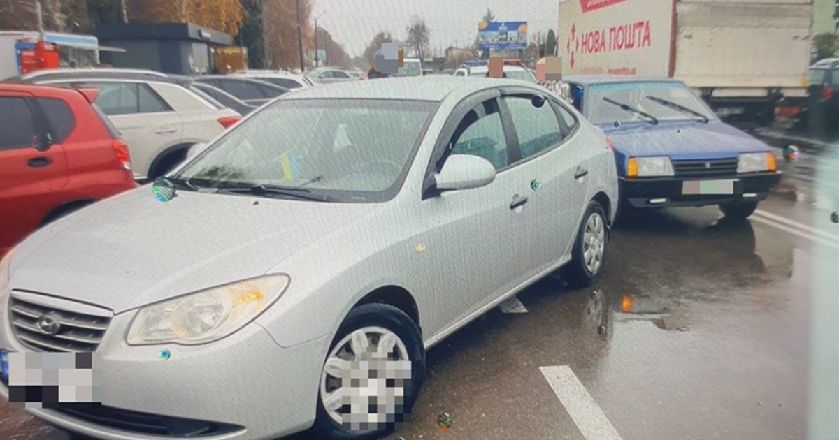 Біля "АТБ" у Переяславі зіткнулися Hyundai та ВАЗ: хроніка поліції