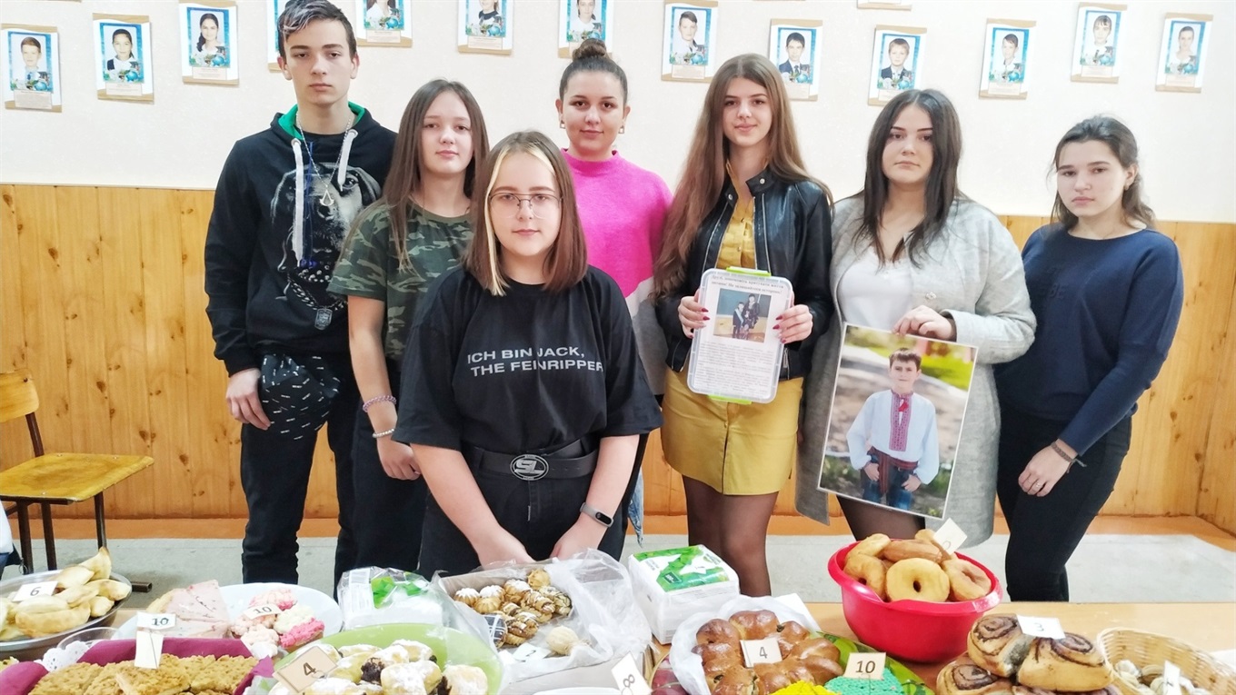 У Кіцманській гімназії під час благодійного ярмарку зібрали 25 тисяч на лікування Максима Куйбіди