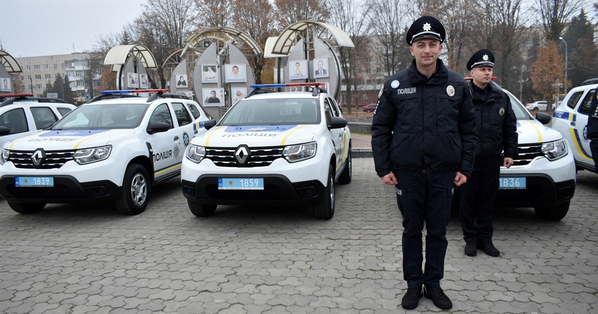 Ключі від 2-х нових поліцейських автомобілів отримали офіцери Жмеринської та Станіславчицької громад