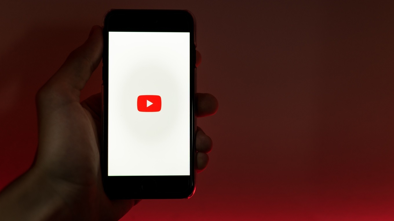Топ-5 YouTube-каналів України, які можуть зацікавити вас: подорожі, кулінарія, наука