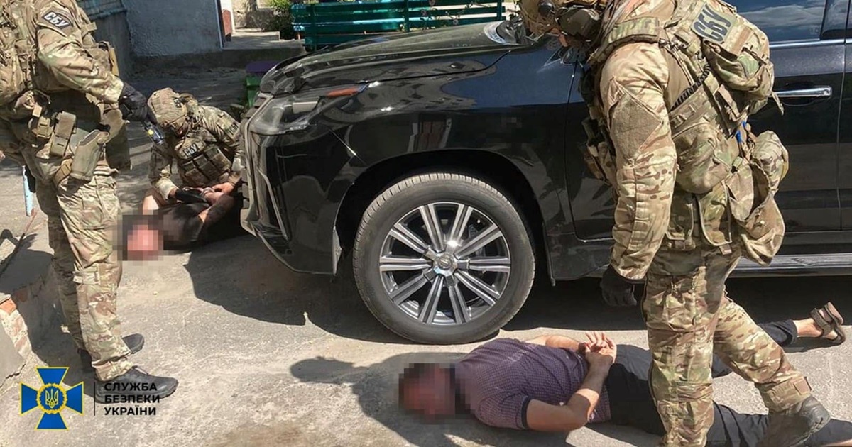 Вибивали гроші, ґвалтували та погрожували вбивством: на Житомирщині затримали банду рекетирів