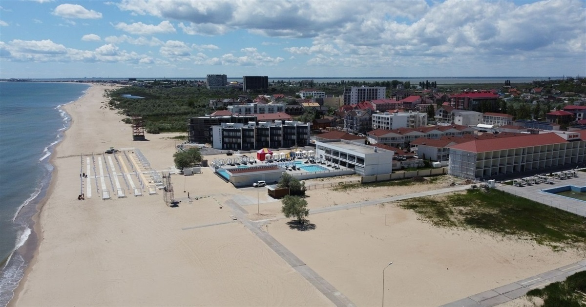 Кароліно-Бугаз у червні 2026. Що там із пляжами, морем, цінами, житлом і як добратися з Одеси