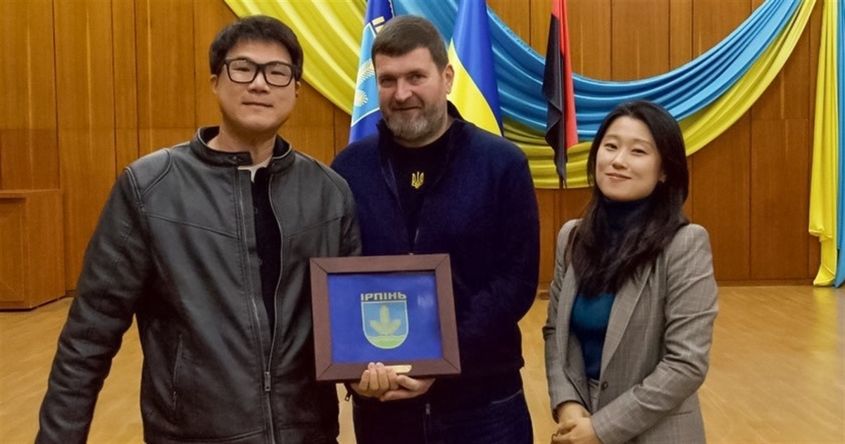 Корейське подружя Кюрії та Єноха залишилися в Україні допомагати дітям під час війни