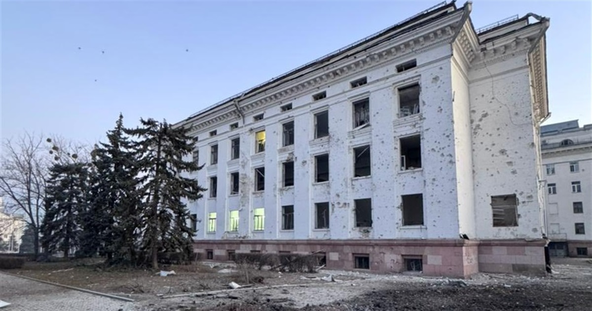 Росія вдарила авіабомбами по центру Краматорська. Є поранена, пошкоджені десятки будинків