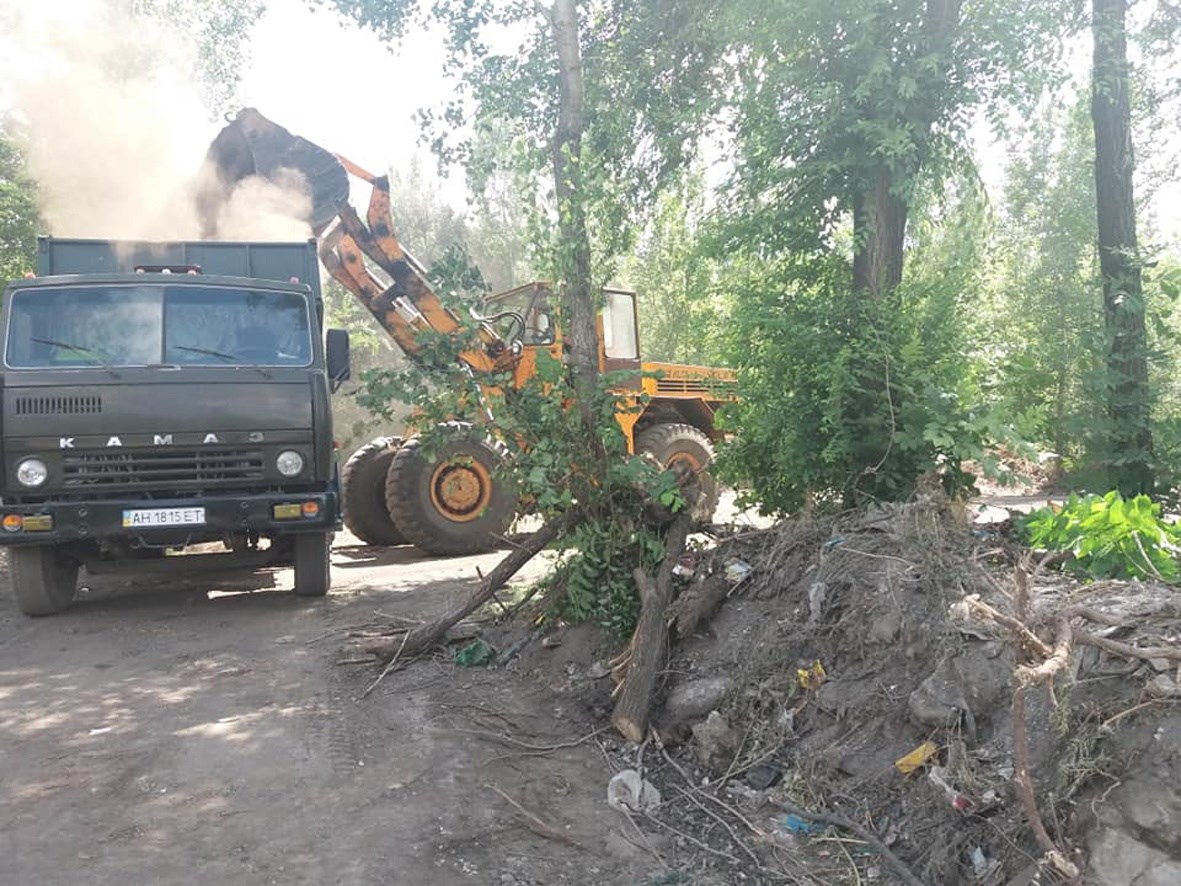 У Покровську триває ліквідація стихійних звалищ 