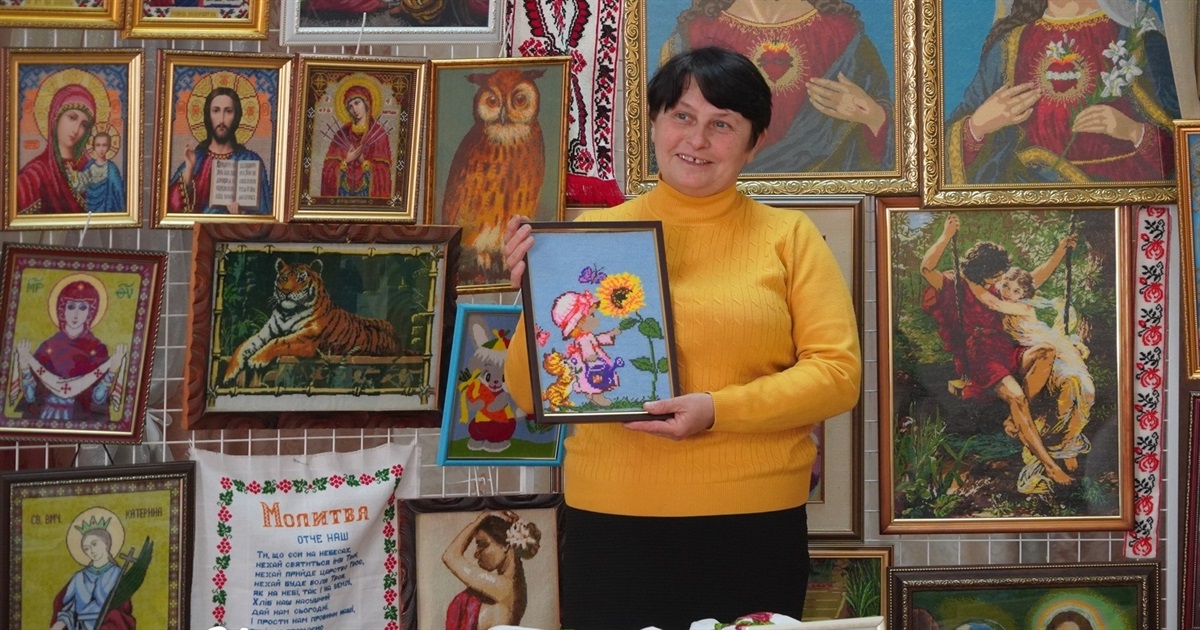 Рушники, мотанки та картини: майстрині Городоцької громади представили унікальні роботи