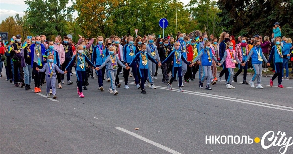 Нікополь з мирного минулого: відгадайте за фрагментом фото заходи або події, які відбулися у місті