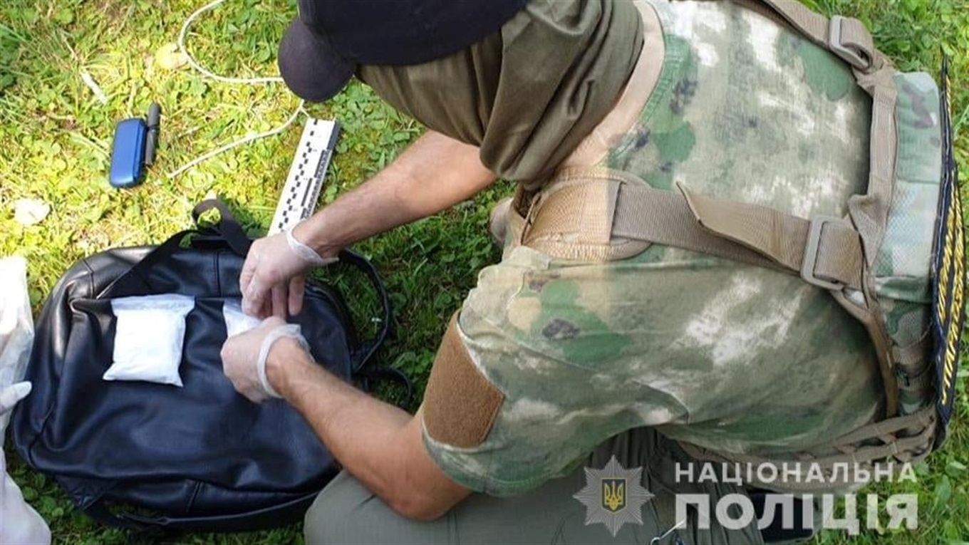 Екс-міліціонер з Кіцманщини організував наркобізнес. Групу торгівців амфетаміном затримали
