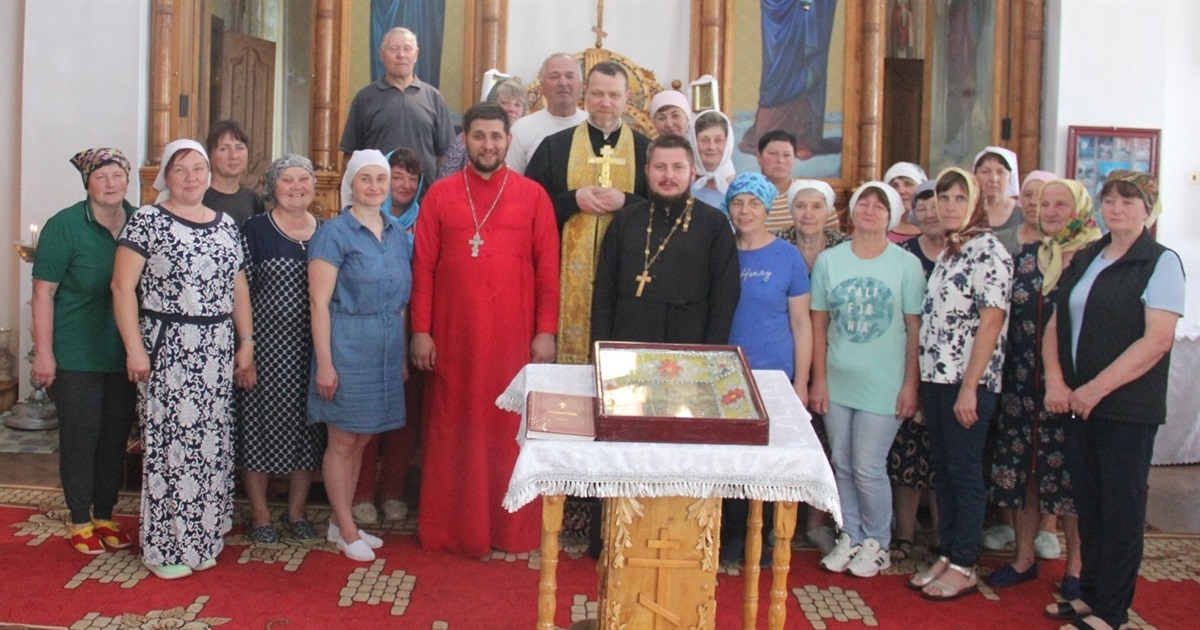 У Писарівці у храмі відбулося перше богослужіння українською мовою після приєднання громади до ПЦУ