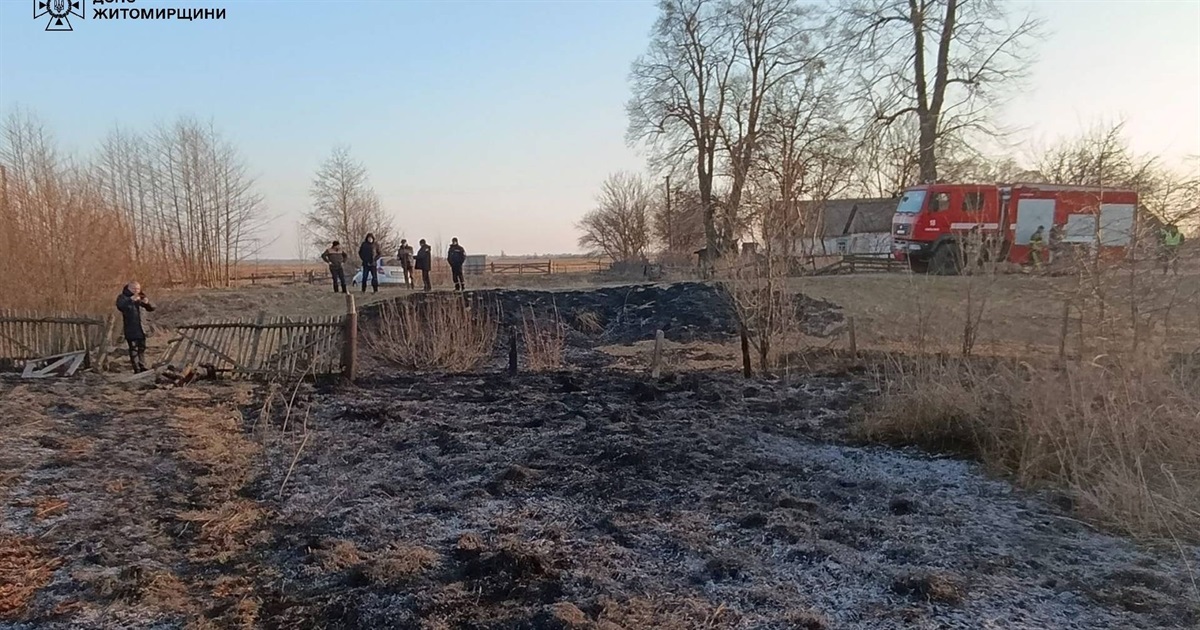 Під час гасіння сухої рослинності на Звягельщині рятувальники виявили тіло людини