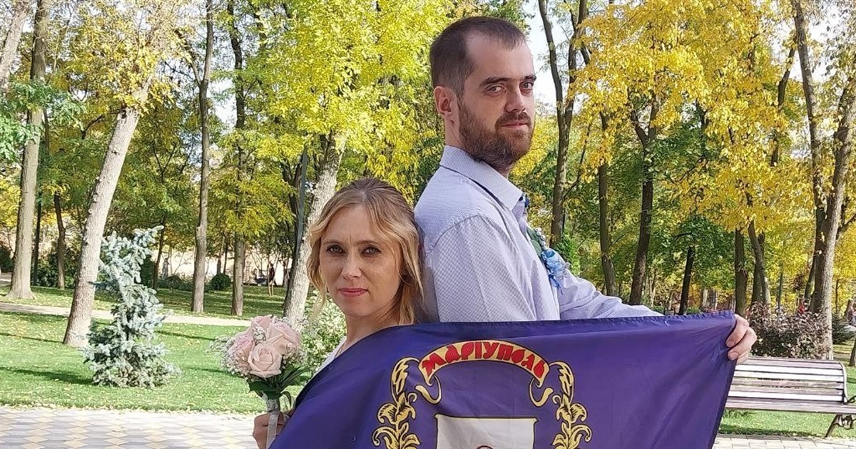 Наші серця поєднало Запоріжжя. Маріупольці одружились в евакуації і тепер допомагають переселенцям