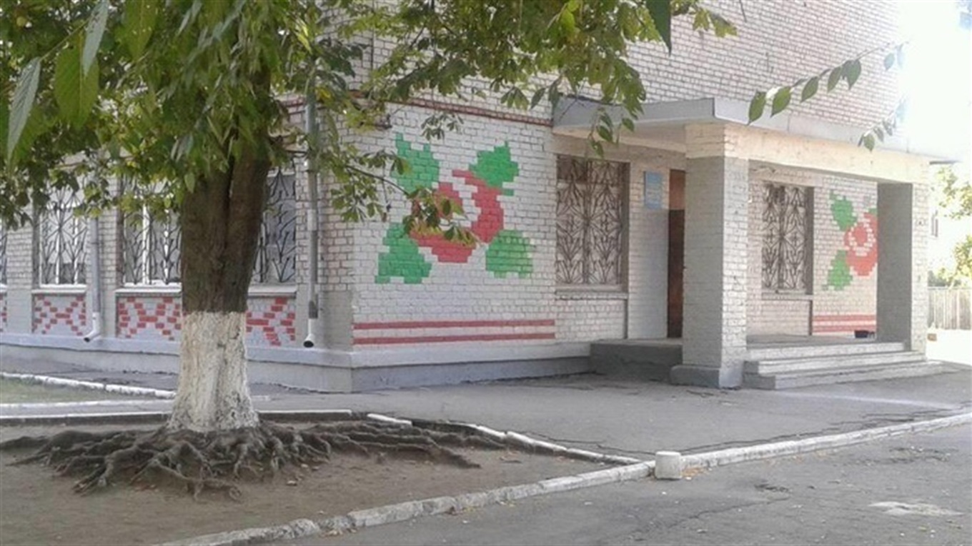 В школе Мариуполя рассказали, как дистанционно учат детей из ОРДЛО. Даже на золотую медаль