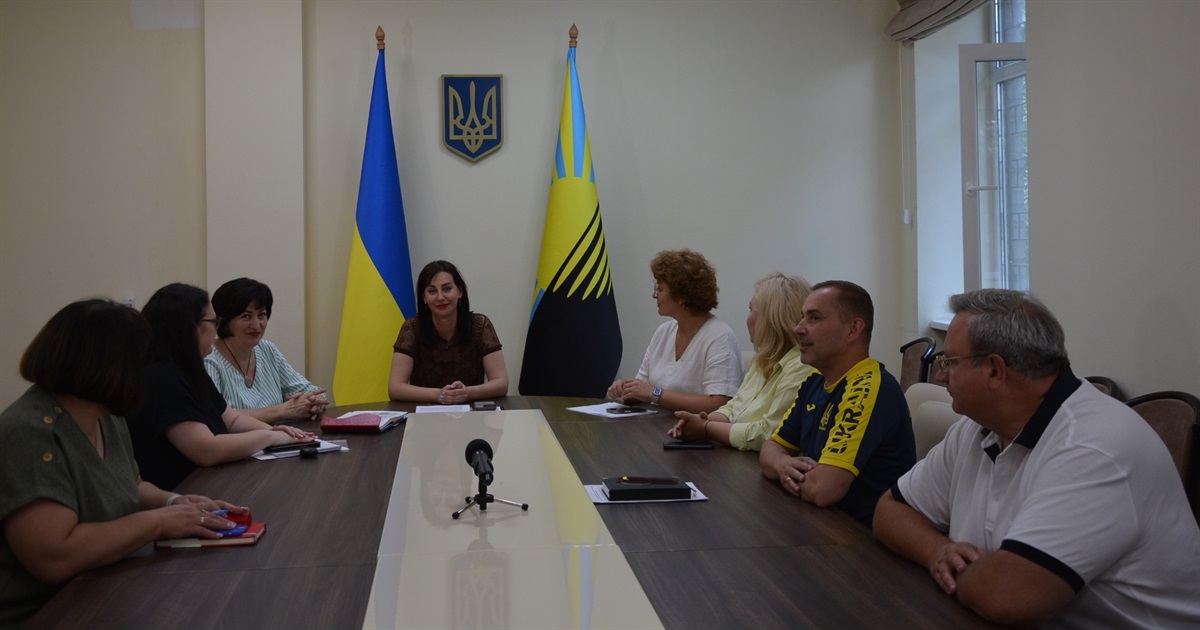 Головне вижити і не втратити зв’язок з людьми. Як живе Покровськ сьогодні і якого майбутнього прагне