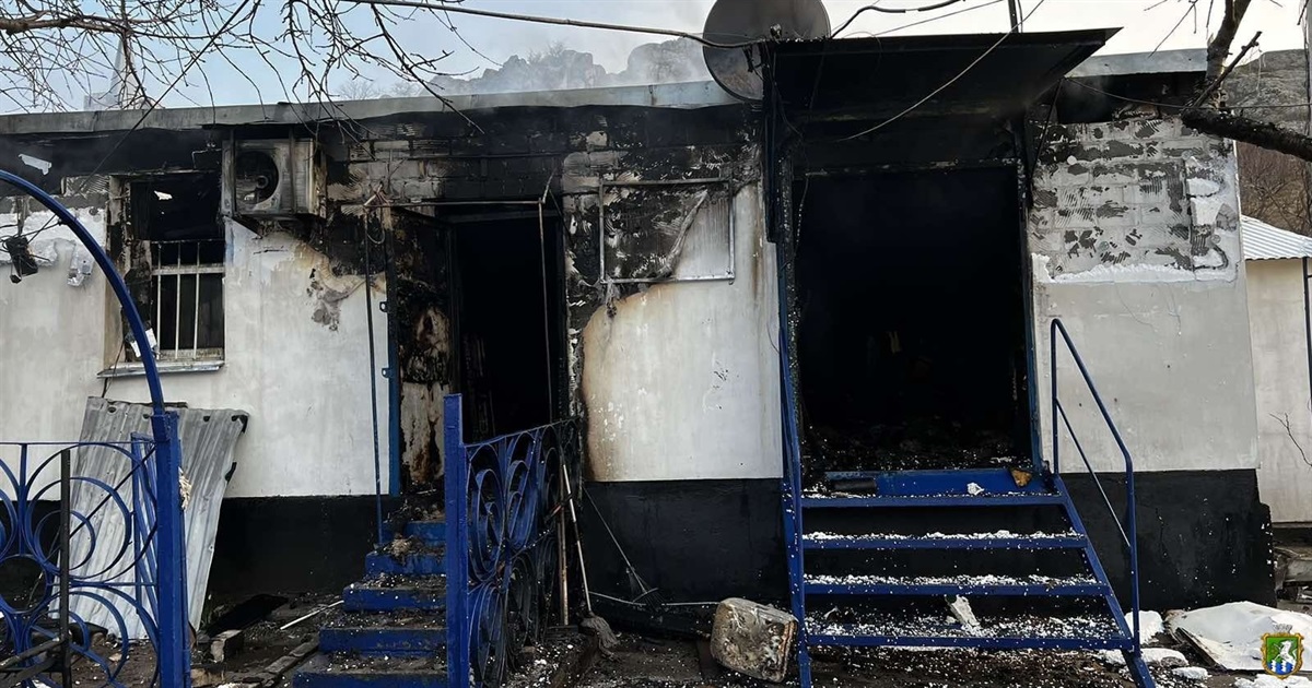 На міському пляжі Южноукраїнська вщент згорів рятувальний пост