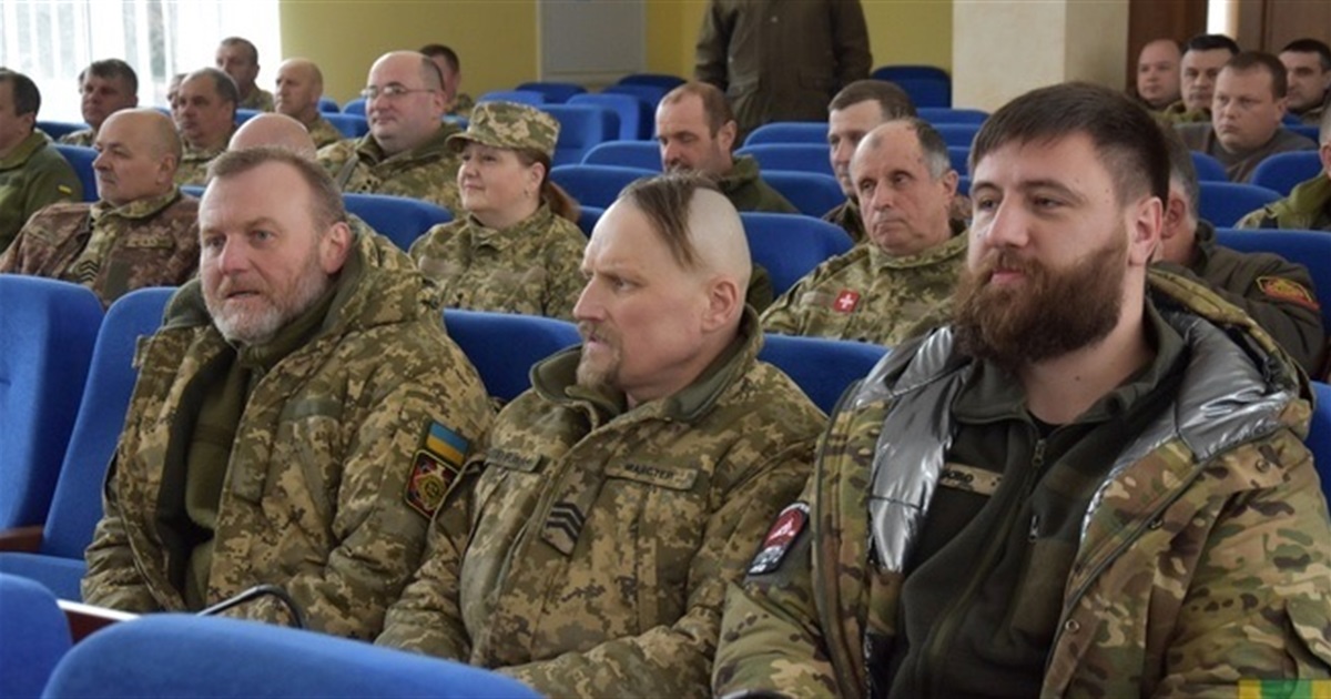 Захисників та Захисниць у День українського добровольця привітали та вручили дрони MAVIC-3