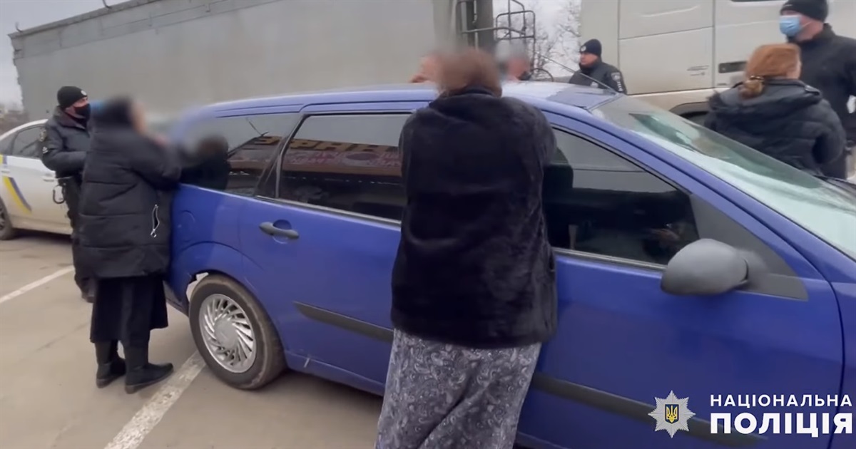 Южноукраїнка віддала невідомим за «зняття порчі» більше 5 тисяч доларів США. Відео