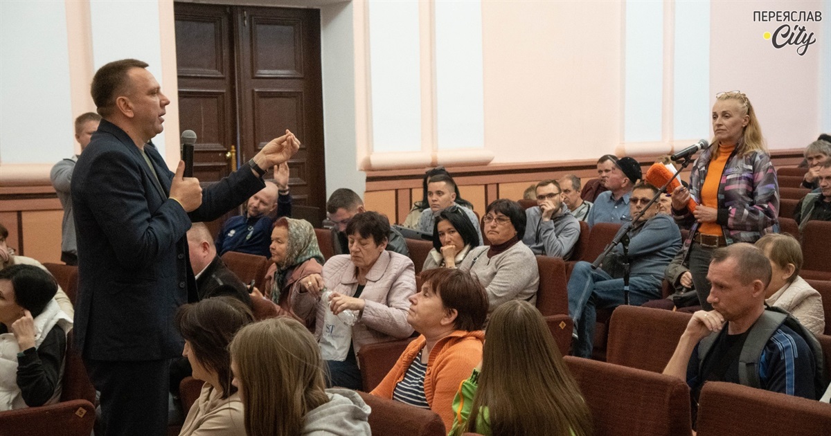 Брак грошей і роботи: переселенці розповіли депутатам про свої проблеми життя в Переяславі