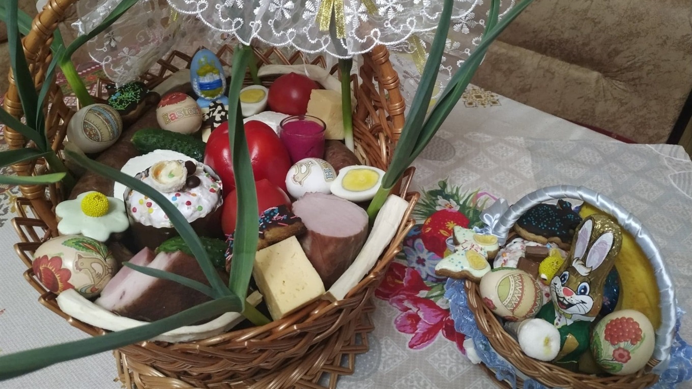 Складаємо великодній кошик: що символізують головні продукти у ньому?