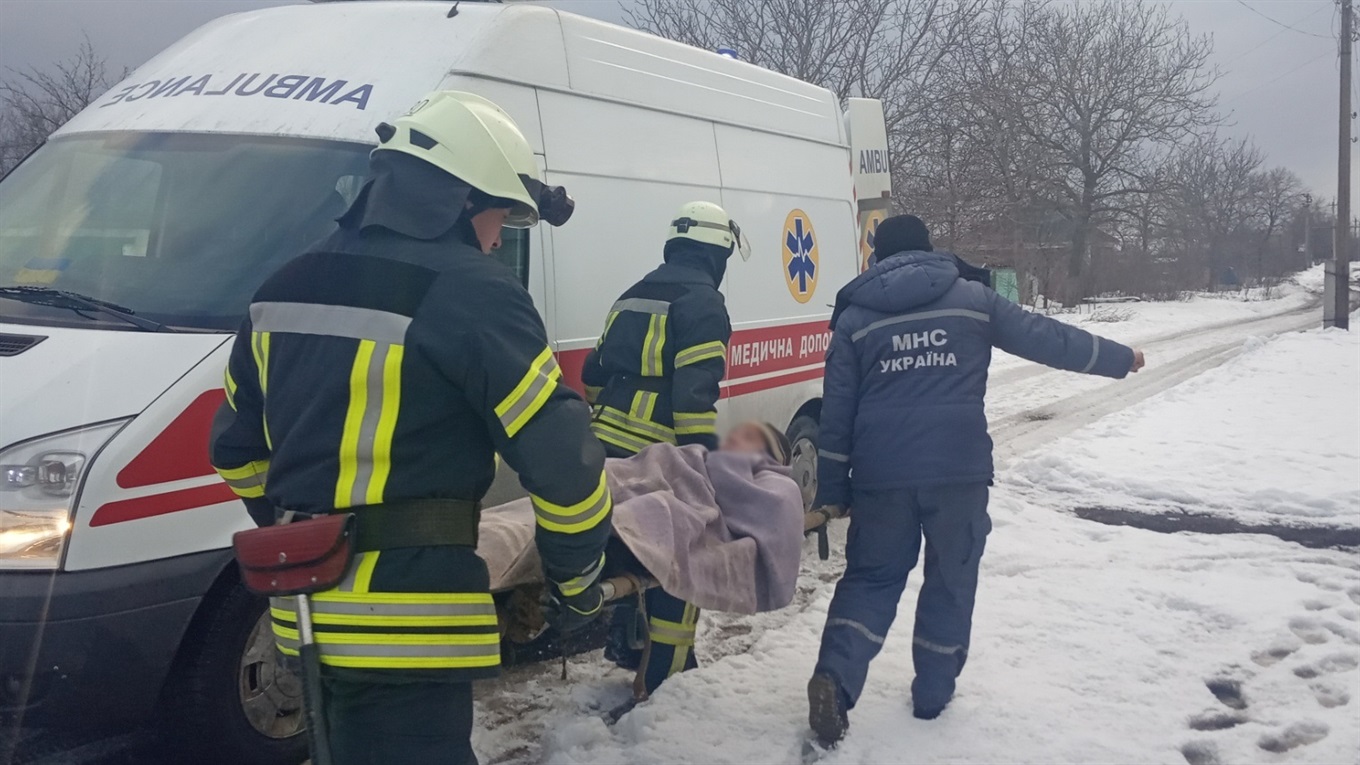 В Попасній рятувальники визволили з-під завалу чоловіка