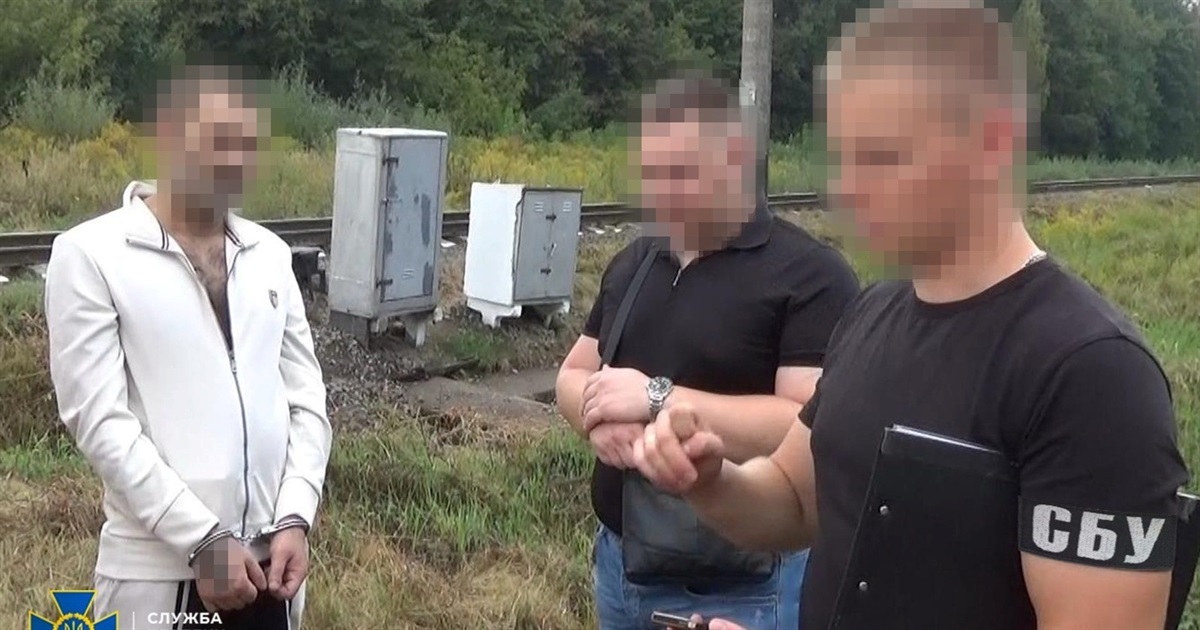 Затримали двох поплічників росії, які на Житомирщині підпалювали обладнання Укрзалізниці