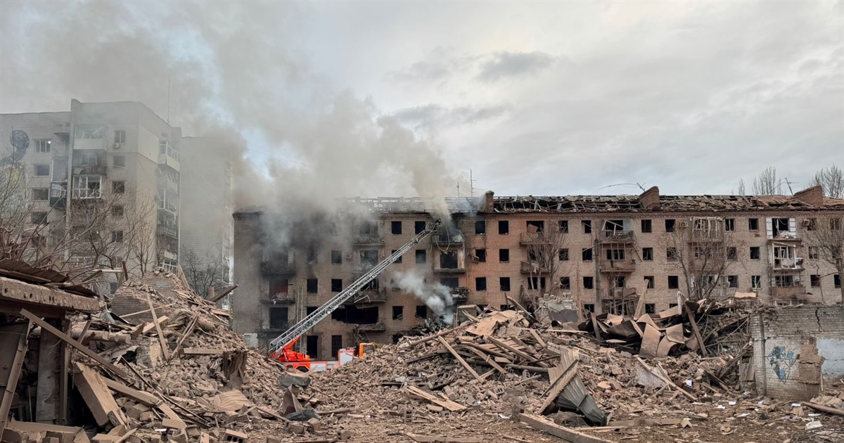 Росіяни о п'ятій ранку скинули на центр Слов'янська півторатонну авіабомбу. Є поранені — деталі