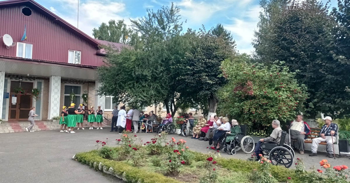 Сюди потрапляють не з власної волі. Як живеться стареньким у будинку-інтернаті на Городоччині