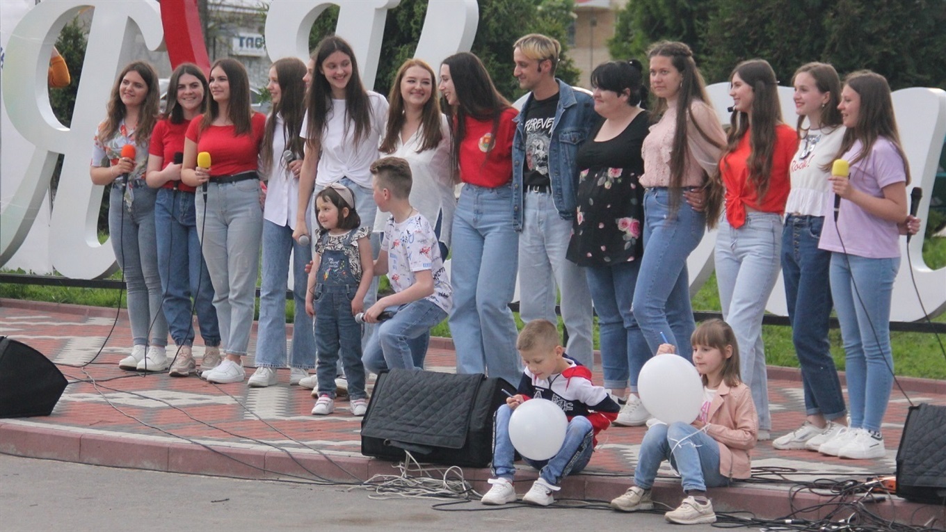 На центральній площі Калинівки молодь презентувала пісню – присвяту місту