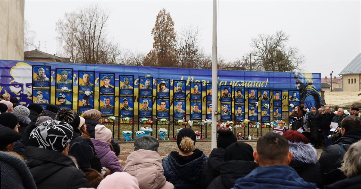 Алею слави Героям-захисникам відкрили в Кіцмані: поіменно 32 загиблі зихисники з Кіцманської громади