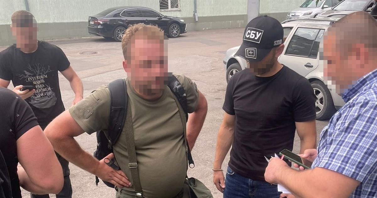 Збирав "данину" з браконьєрів: на Житомирщині на хабарі затримали рибінспектора