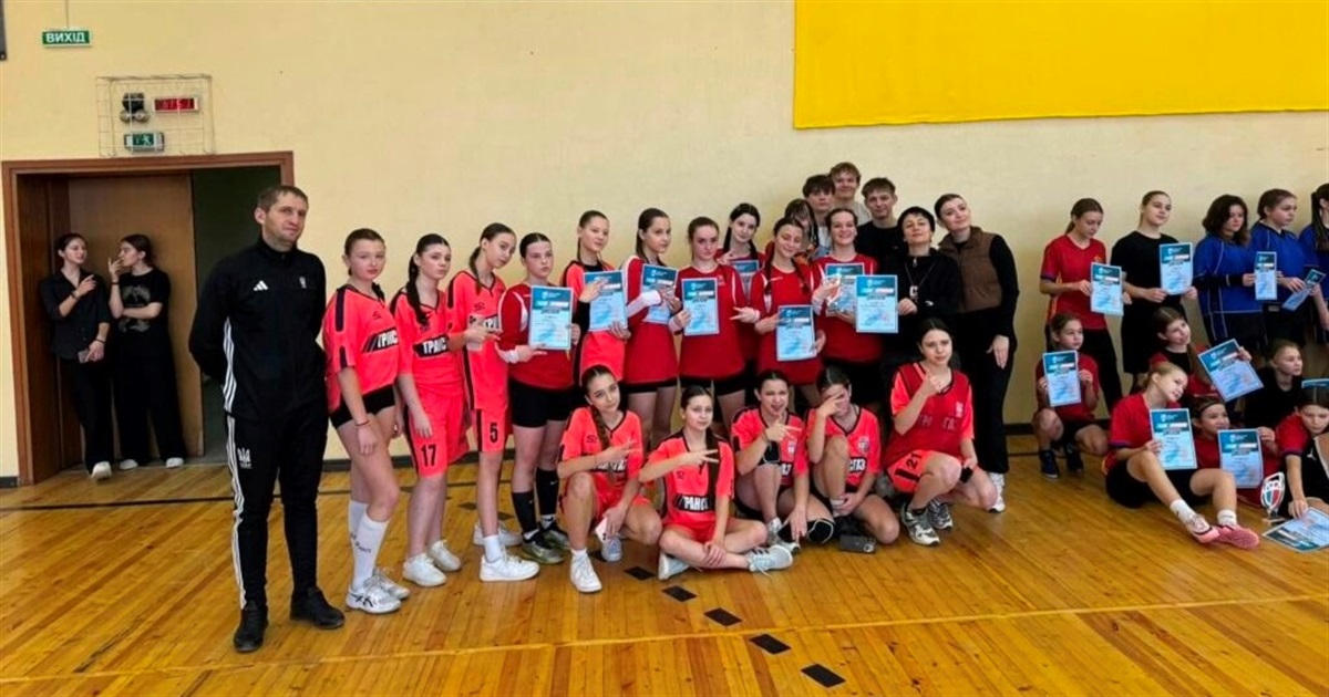 Дівчата Звягеля боролися за футбольні перемоги: результати змагань "Пліч-о-пліч" у громаді