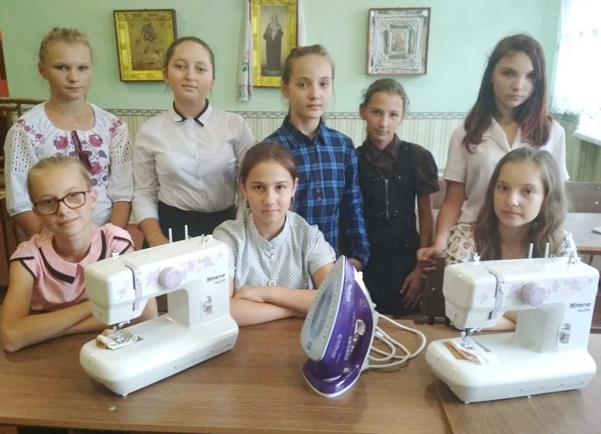Школярі Новоекономічного отримали подарунки 