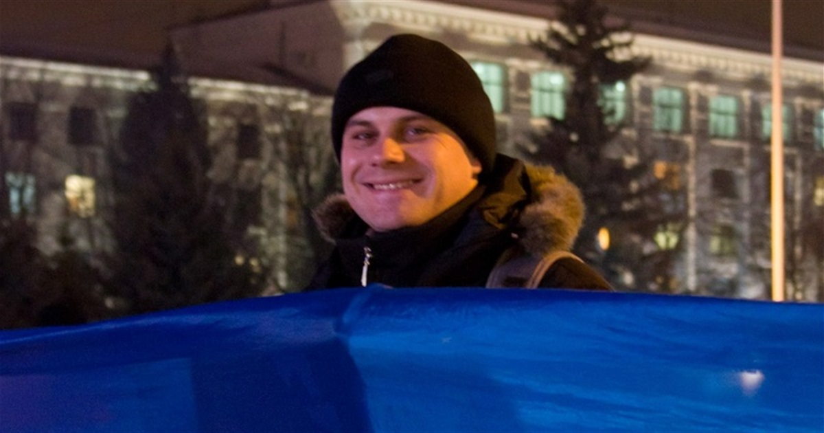 На фронті загинув захисник Максим Радуш. Він був прапороносцем Євромайдану у Луганську