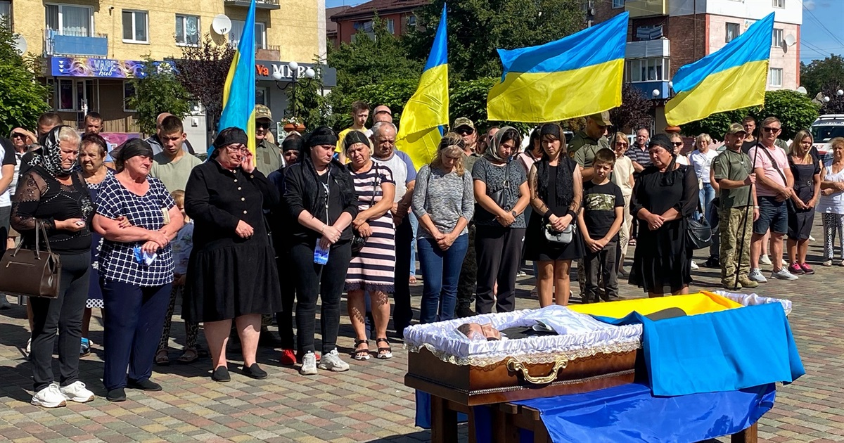 У Сарнах попрощалися з 31-річним навідником Максимом Лобачем