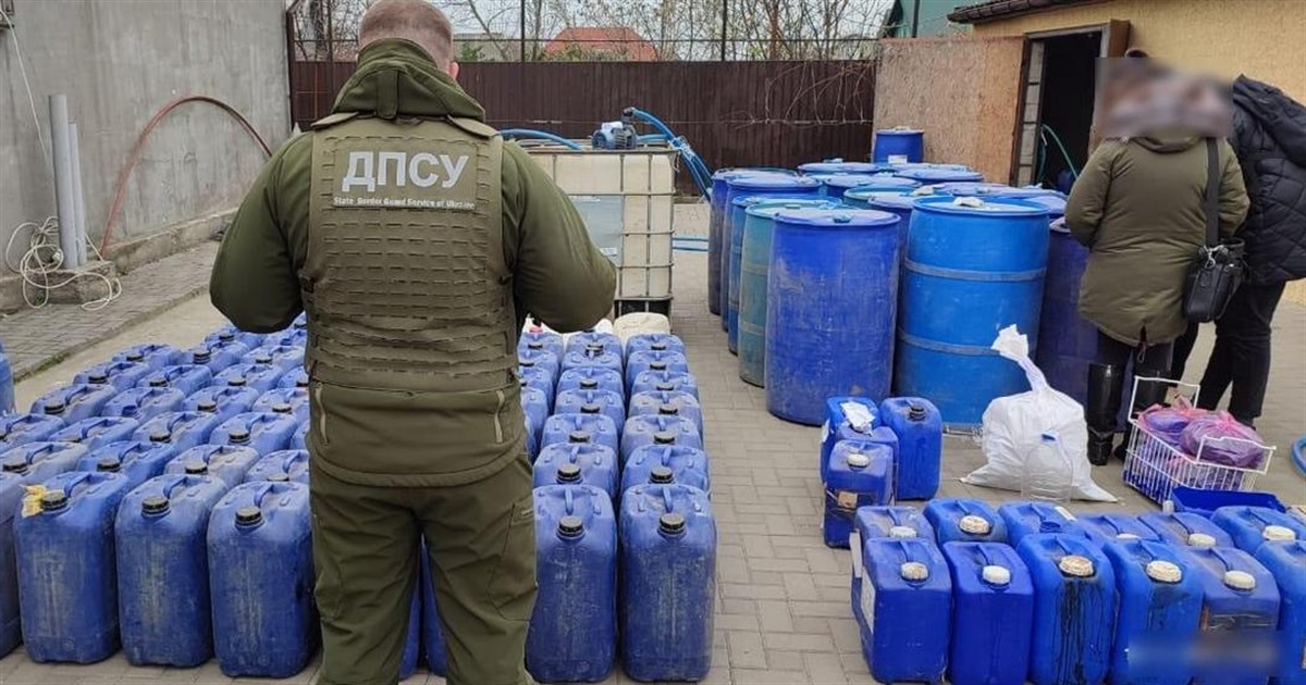 В Измаиле попались на горячем дельцы, изготовлявшие контрафактный алкоголь