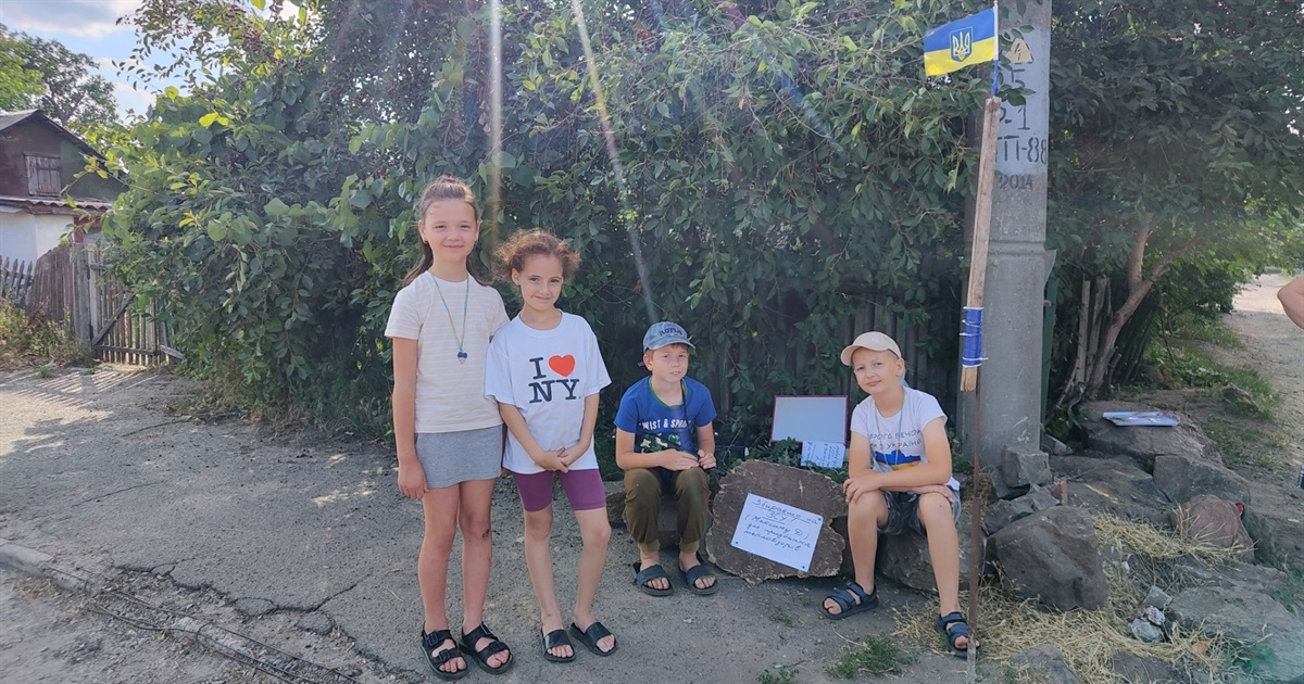 Діти з провулка Щасливий у Первомайську зібрали понад 5 тисяч гривень на автівку для ЗСУ