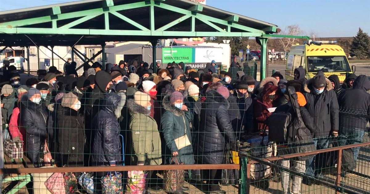 Электронный пропуск для пересечения КПВВ могут отменить? Правозащитники выступили с инициативой