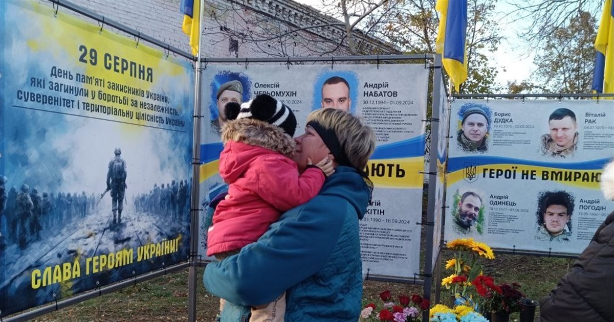 Сьогодні 1000 днів Великої війни в Україні: у Переяславі рідні пом'янули Героїв на Алеї Слави
