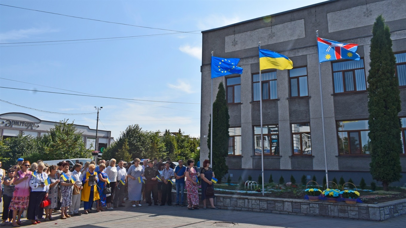У Жмеринці урочисто підняли державний прапор: відео