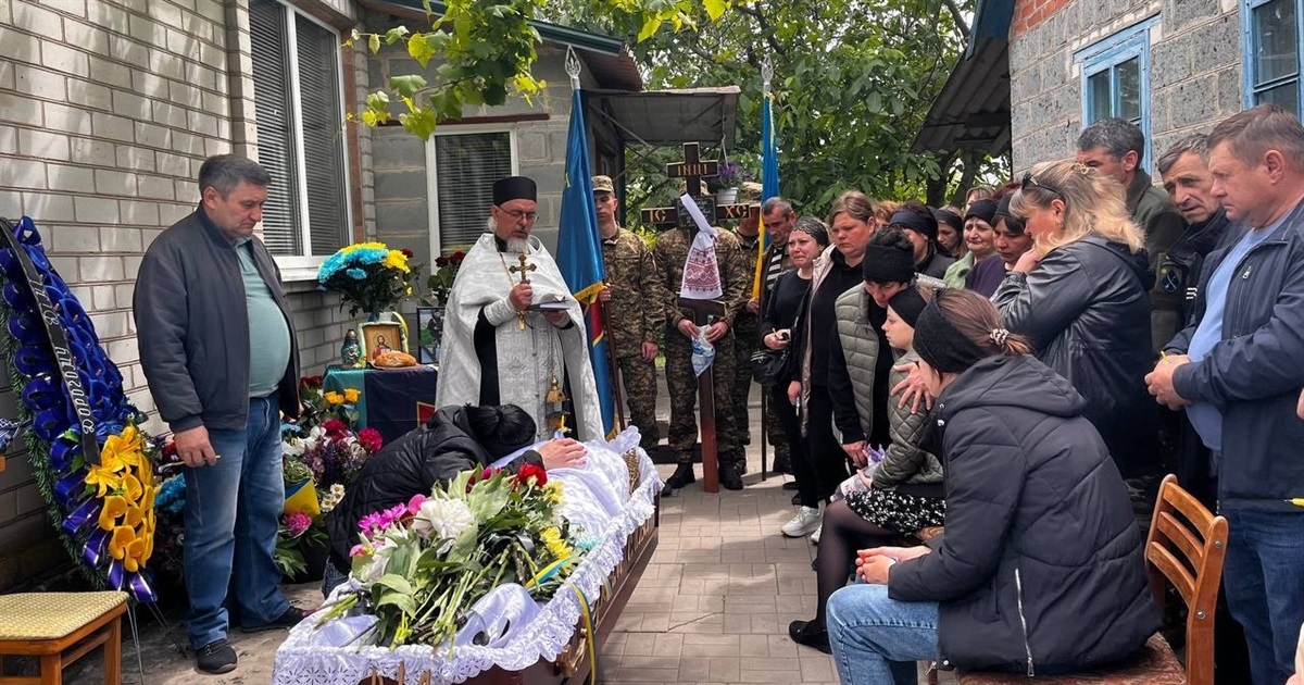 На щиті: у селі Хороше провели в останню путь Нацгвардійця Легкошкура Дмитра (ВІДЕО)