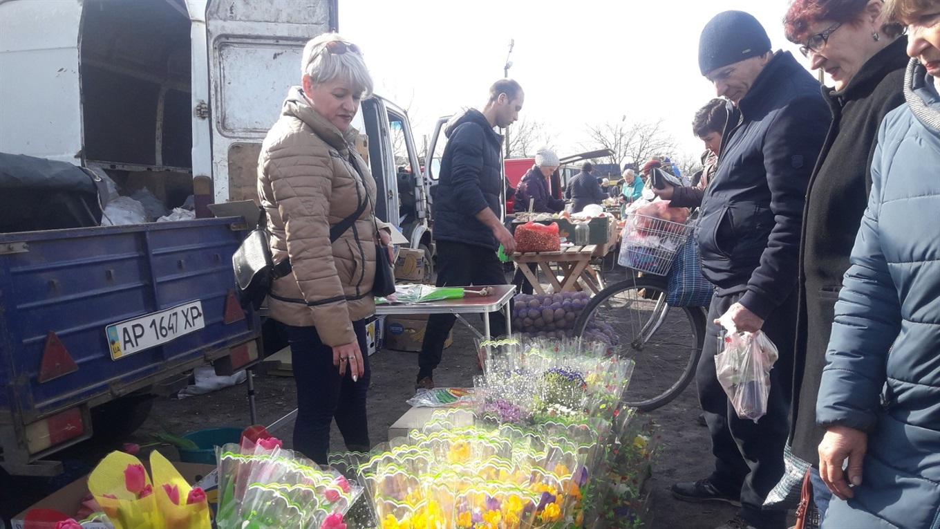 Ринок “Хортиця” за три дні до 8 Березня, або передсвяткові клопоти жителів Сірогозщини (фото)