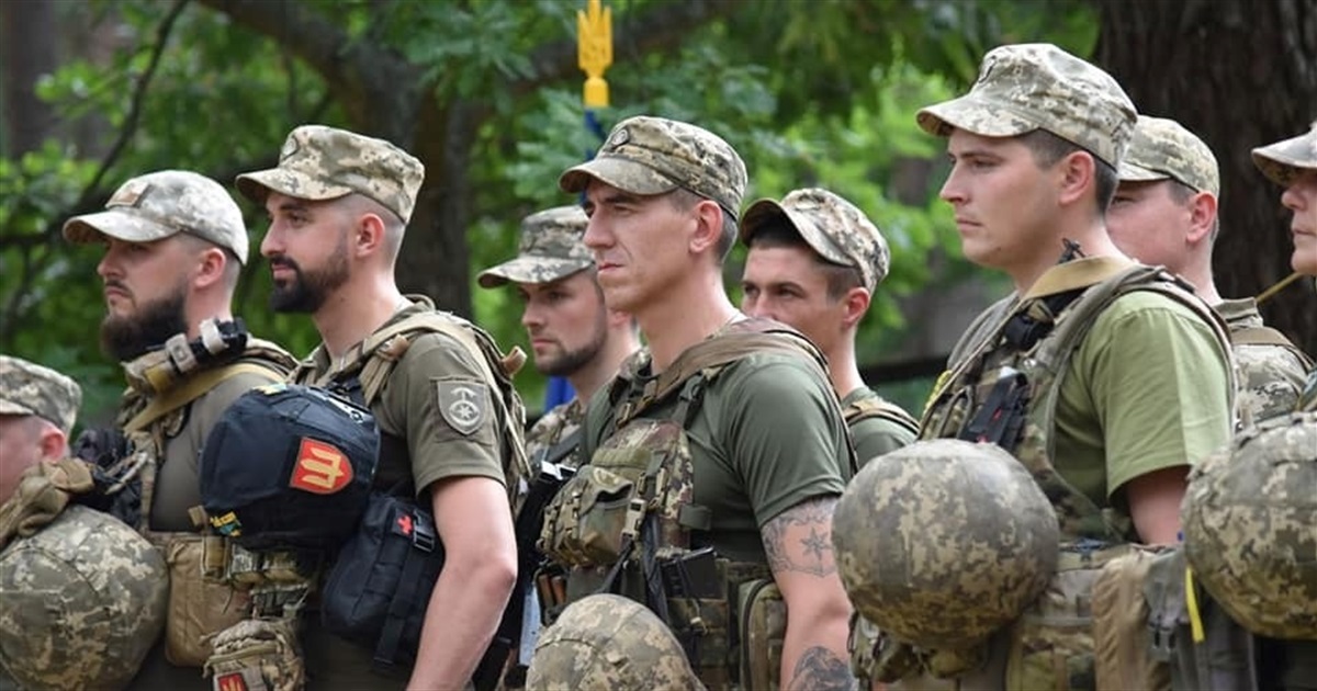 Заступник керівника Офісу президента вручив державні нагороди бійцям "тридцятки"